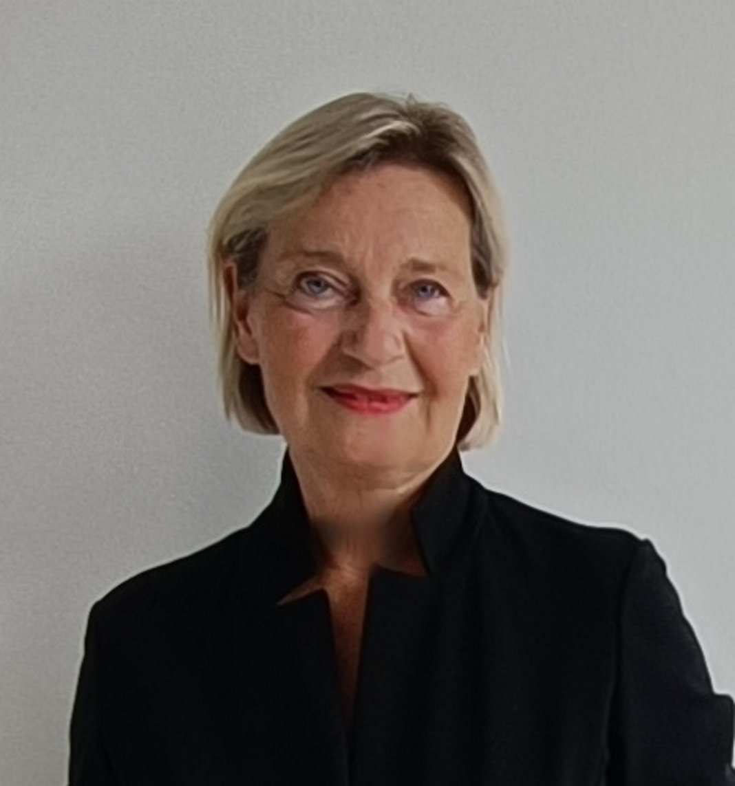 Dr. Marion Agthe Dr. Marion Agthe